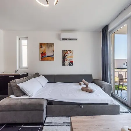 Coastal Haven Talea By Pikhost דירה