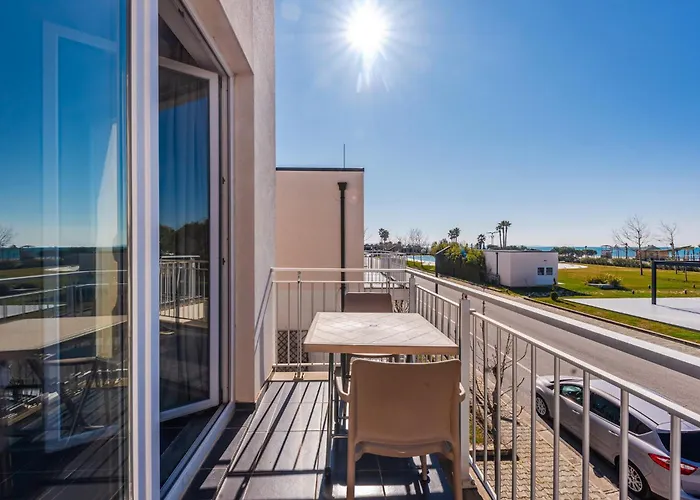 Coastal Haven Talea By Pikhost דירה Tale