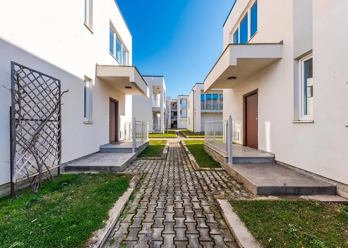 Coastal Haven Talea By Pikhost דירה